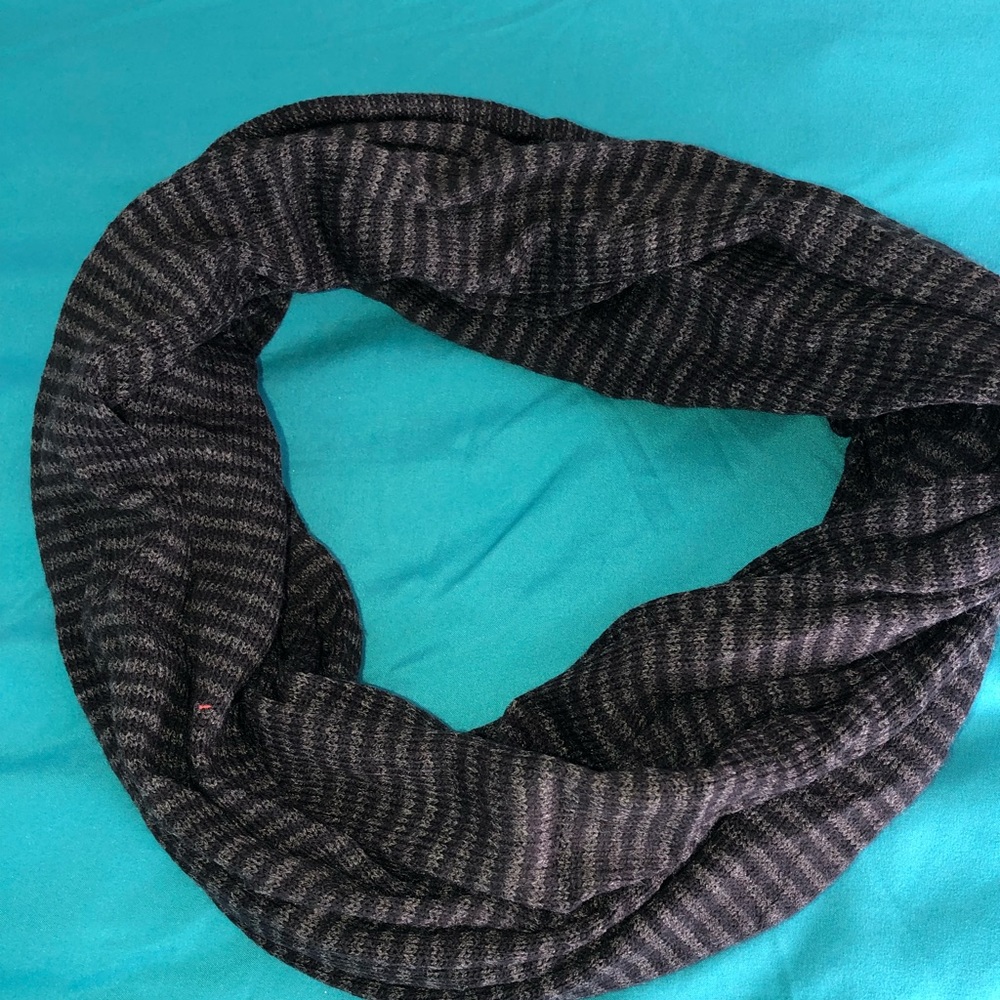 Infinity scarf - Picture 1 of 2